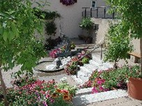 Der Kirchplatz in Nordheim mit dem Glockenstupferbrunnnen von Karl-Henning Seemann