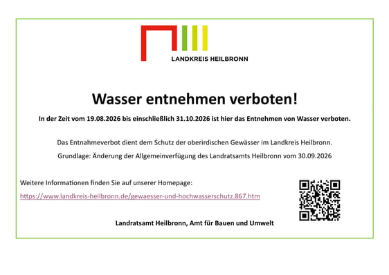 Hinweise zu "Wasser entnehmen verboten" mit dem rot, grün, gelben Logo des Landratsamts und ein QR-Code