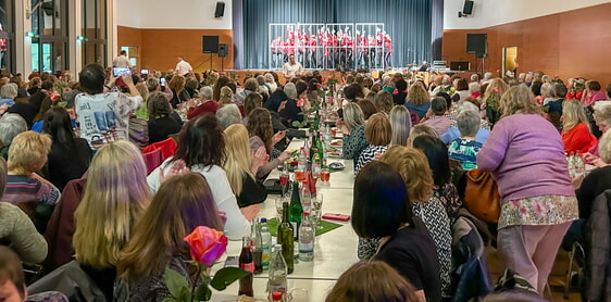 Annerose Wintterle und Edith Scherb hatten wieder ein unterhaltsames Programm zusammengestellt.