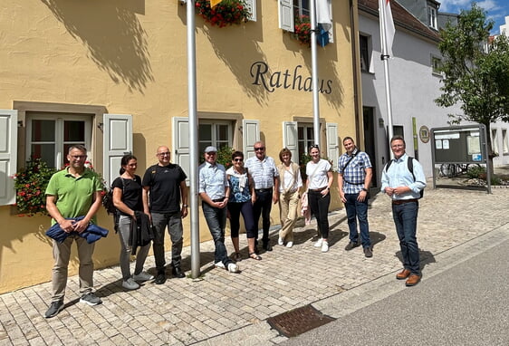 Gruppenbild vor dem Rathaus in Nordheim am Main