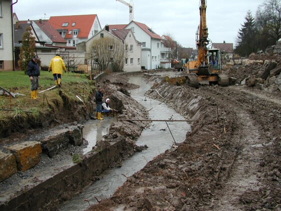 Veränderungen und Ausbau des Bachlaufes und der Uferzone sowie Bau eines Fußweges