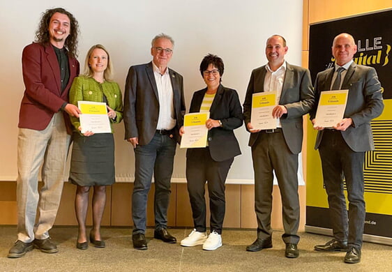 Bei der Übergabe für unsere Raumschaft (v.l.n.r): MdL Erwin Köhler; Bürgermeisterin Sarina Pfründer, Lauffen; Stefan Krebs, Landesbeauftragter für Informationstechnologie, Bürgermeisterin Carmen Kieninger, Pfaffenhofen; Bürgermeister Jochen Winkler, Neckarwestheim; stv. Bürgermeister Harry Michelbach, Nordheim.