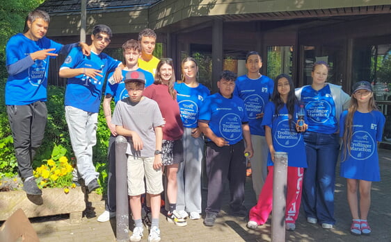 Die Verpflegungsstation in Nordheim am Foyer der Sporthalle bei Kilometer 35 wurde durch die Jugendlichen des Jugendhaus Nordheim betreut.