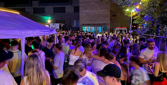 Gehört zum Parkfest einfach dazu: die BOMBO BAR.