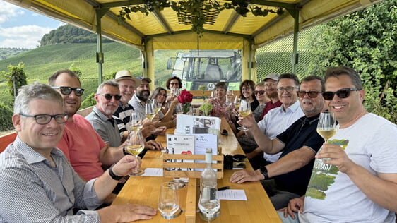 kurze Pause vom Parkfest - mit den Besuchern aus Nordheim/Elsass auf kleiner Weinbergtour rund um Nordheim/Württemberg
