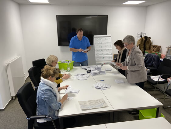 rund 70 ehrenamtliche Wahlhelferinnen und Wahlhelfer waren im Einsatz