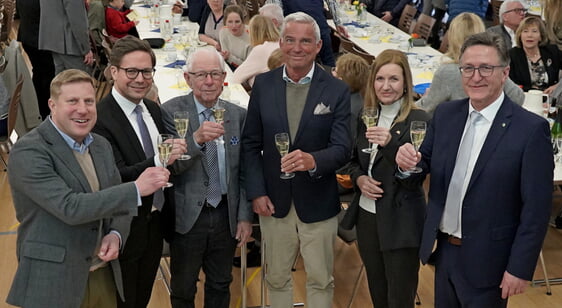 v.l.n.r.: MdL Nico Weinmann, MdB Fabian Gramling, Ehrenb&uuml;rger Julius Scheffler, Bundesinnenminis-ter Thomas Strobl, MdL Gudula Achterberg, B&uuml;rgermeister Volker Schiek