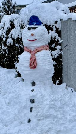 Endlich konnte mal wieder ein gescheiter Schneemann gebaut werden.