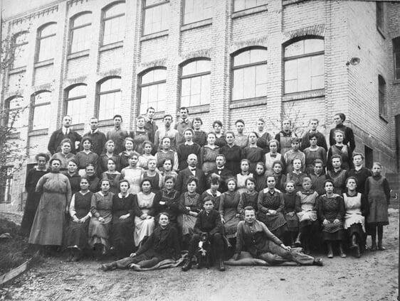 Belegschaft der Strumpffabrik K&uuml;bler u. M&uuml;hleisen