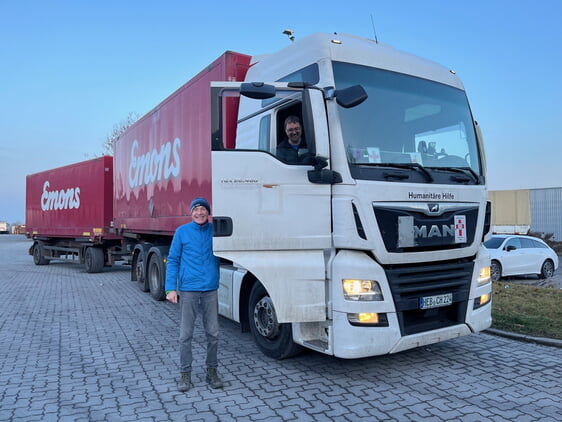 Gef&uuml;llter 40-Tonner startet in die Ukraine