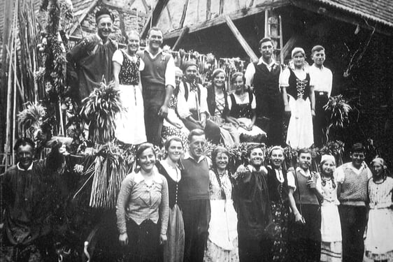 Landjugend 1933 beim &bdquo;Tag des Bauern&ldquo; (Erntedank)