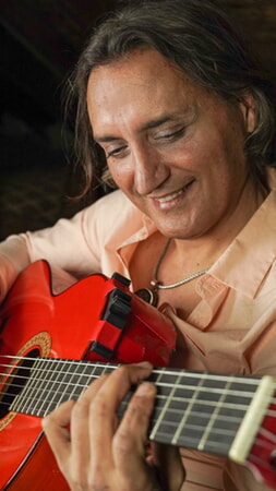 Spanische Gitarrenkl&auml;nge mit Gabriel Pogello Foto: &copy; 2019 Gabor R. Pogello & Stephan Meinl
