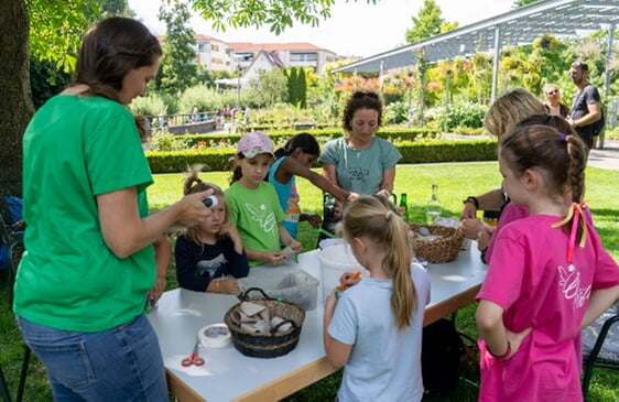 Spa&szlig; an den Spiel- und Bastelstationen beim Familienfest
