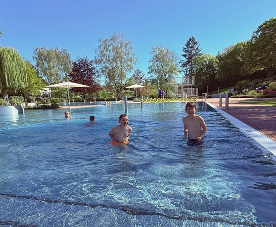 &bdquo;Mindestens einmal im Wasser&ldquo;, das war das Motto dieser beiden Unerschrockenen bei der Saisoner&ouml;ffnung am 1. Mai