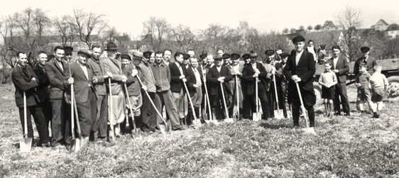 Am 20. April 1939 (Geburtstag des Führers) war der erste Spatenstich