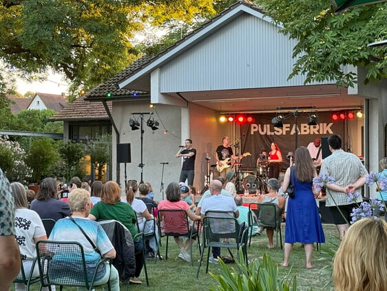 Die Band Pulsfabrik sorgt für beste Partymusik