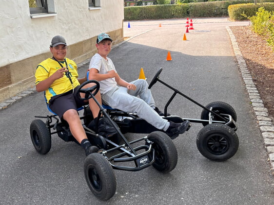 Spaß und Unterhaltung beim Gokartfahren.