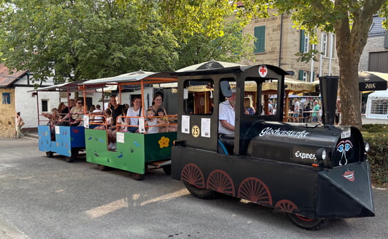 Das Parkfest-Zügle dreht seine Runden.