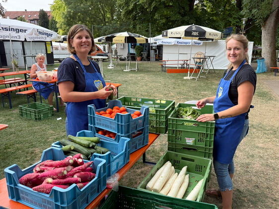 Die Salatteller vom TSV Nordheim waren wie immer sehr lecker – aber hinter allen Angeboten steckt viel Arbeit. Danke allen Helferinnen und Helfern.