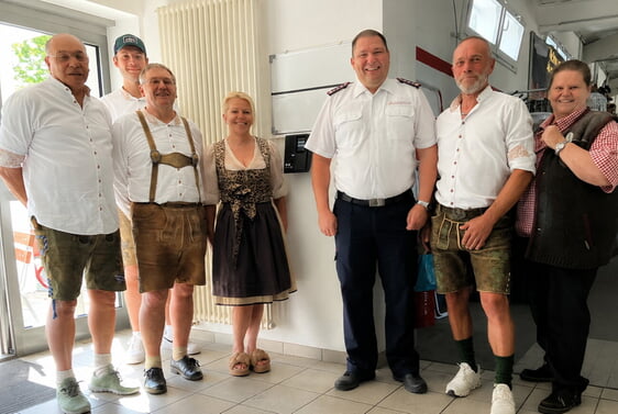 Spendenübergabe im Feuerwehrmagazin