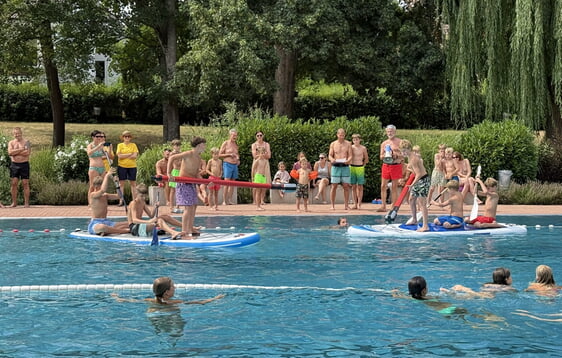 Immer ein großer Spaß für alle Altersklassen – das Fischerstechen im Rahmen des Freibadfestes vom FFN