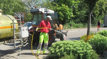 Bauhof beim Bewässern