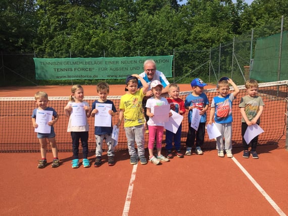 Kindergarten-Kinder beim TC Nordheim