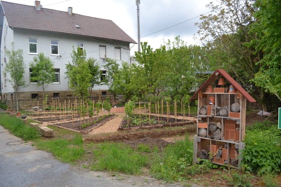 Garten Projekt 'Wurzeln schlagen' - Ort der Begegnung für Klein und Groß