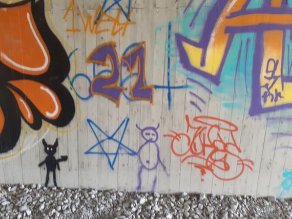 Bild Graffiti Schulgelände 