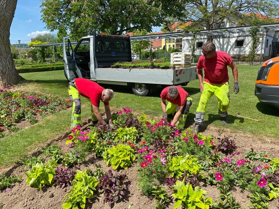 Bild 1 Arbeiten des Bauhofes