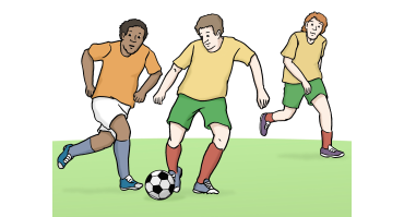 Drei Kinder spielen Fu&szlig;ball: ein Junge dribbelt, zwei weitere rennen.
